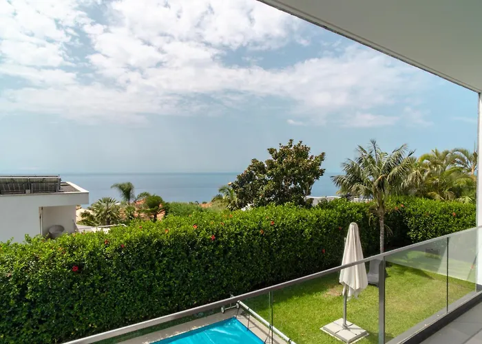 Star Villa With Private Heated Pool In Funchal